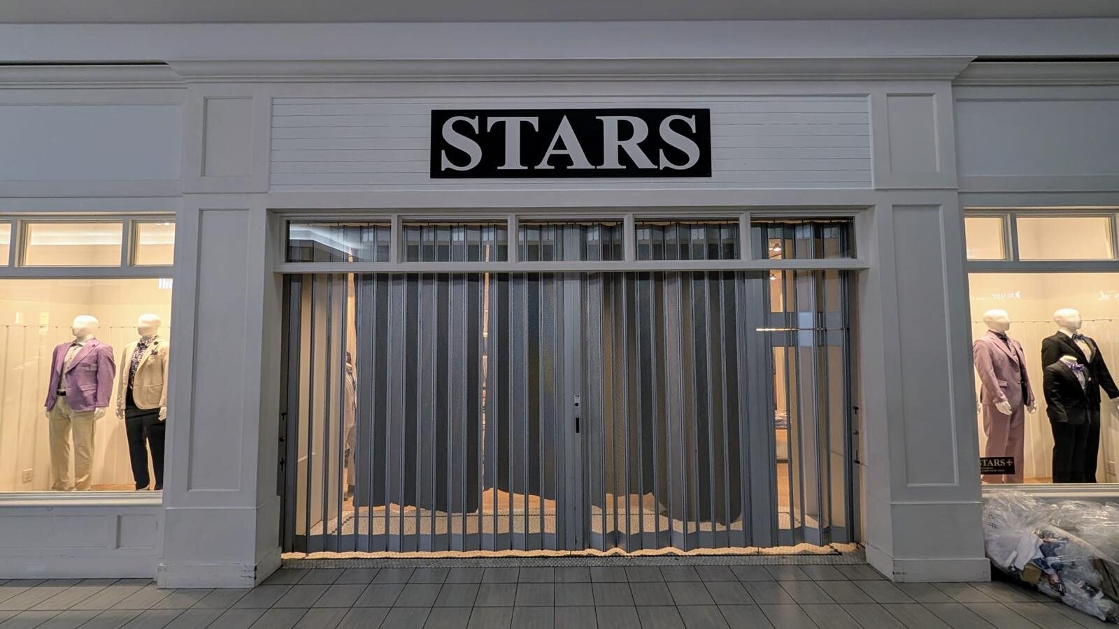 Stars boutique black-and-white storefront sign with white frame